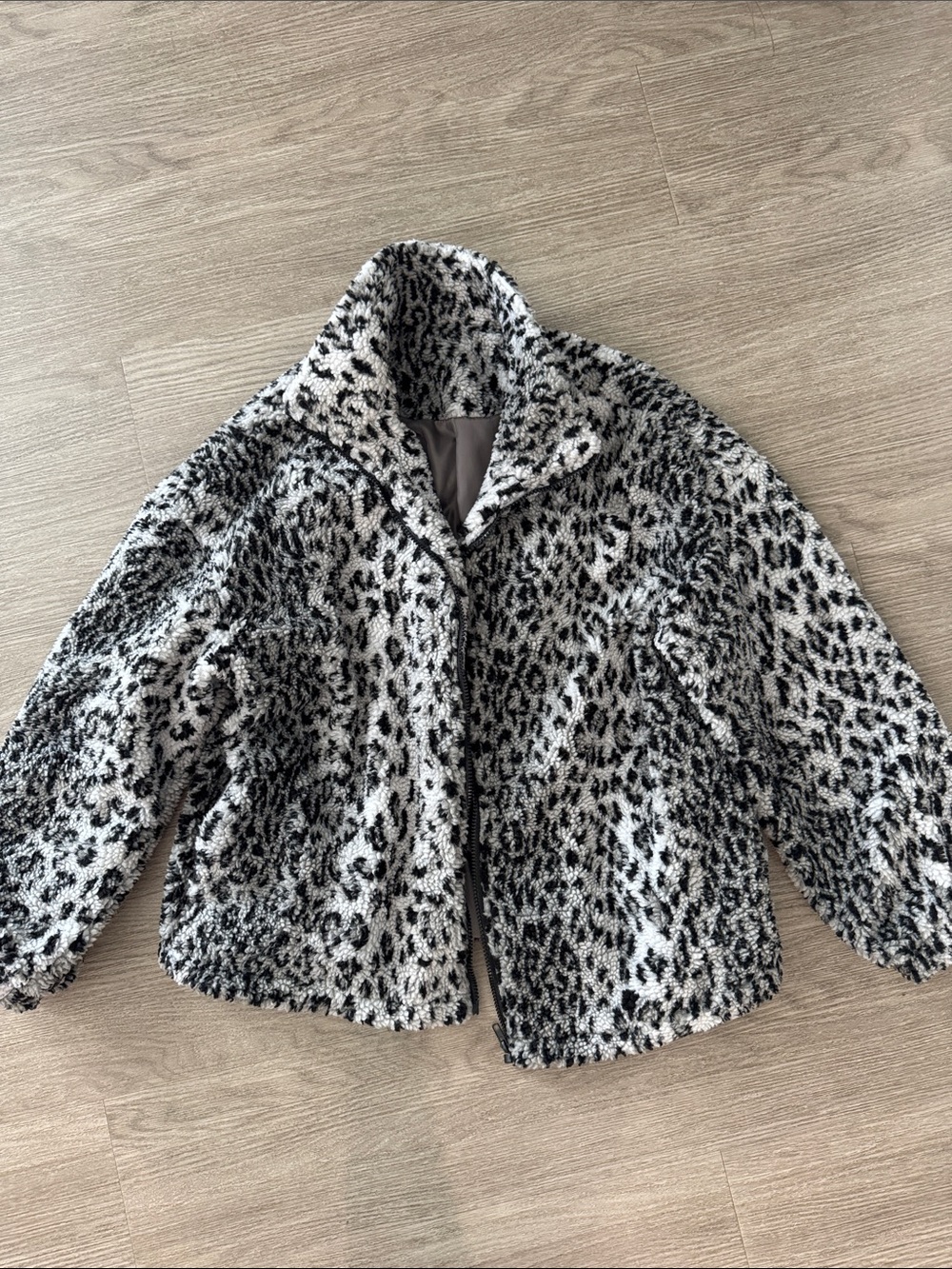 Leopard-Print Sherpa Jacket - Black & White